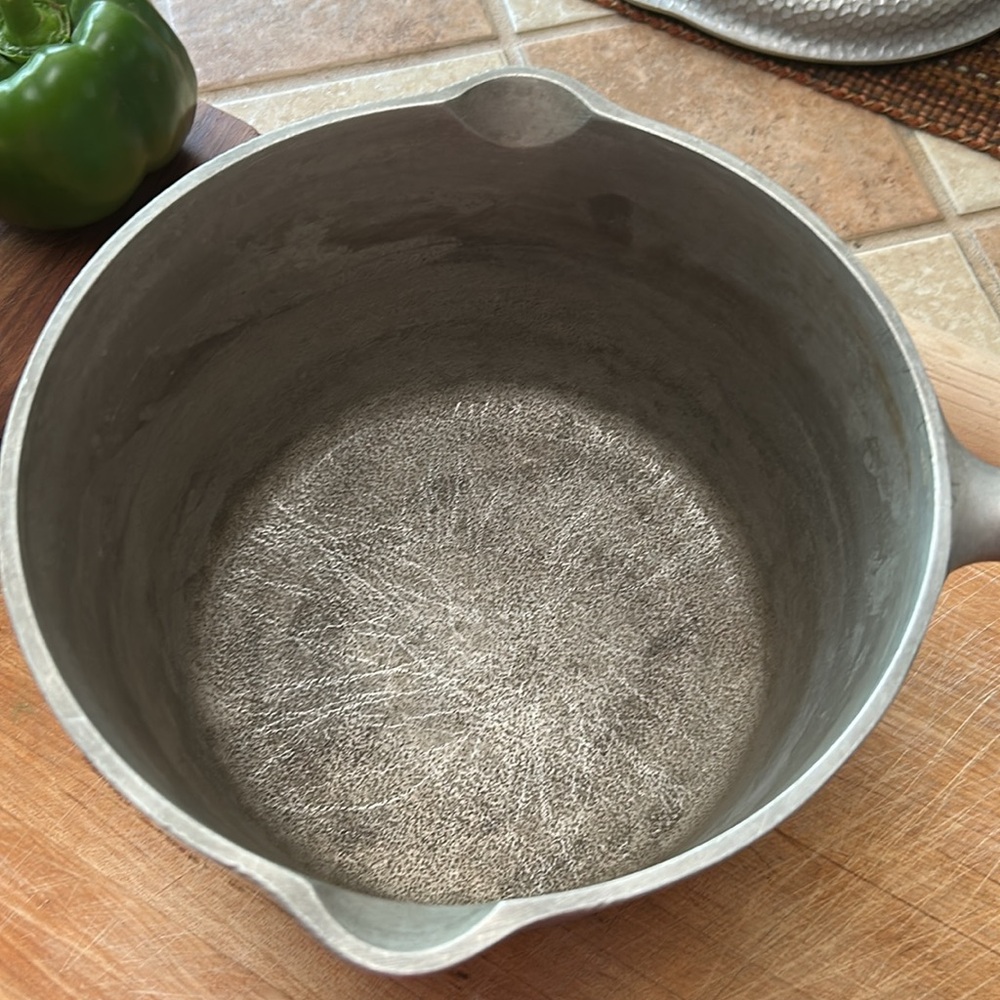 Vintage Rare Griswold Aluminum 4qt Pot Erie Pa
A2144 - Picture 5 of 10